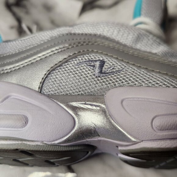 ATHLETIC WORKS WOMENS SIZE 6 BLUE AND GREY MEMORY FOAM SNEAKERS - Picture 13 of 15